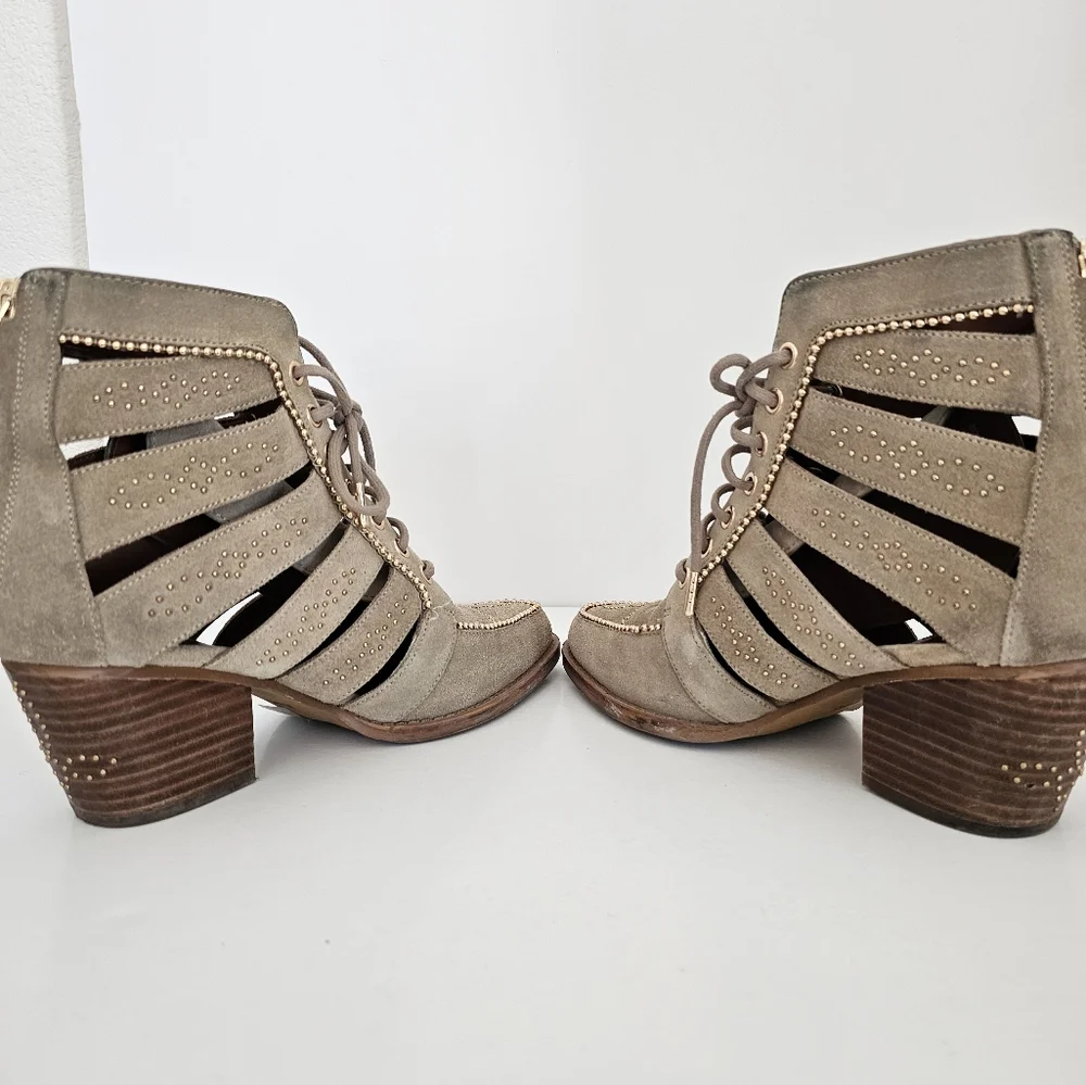 Coach Paisley Bootie Beige Suede Cutouts Studded Fleur De Lys Size 8